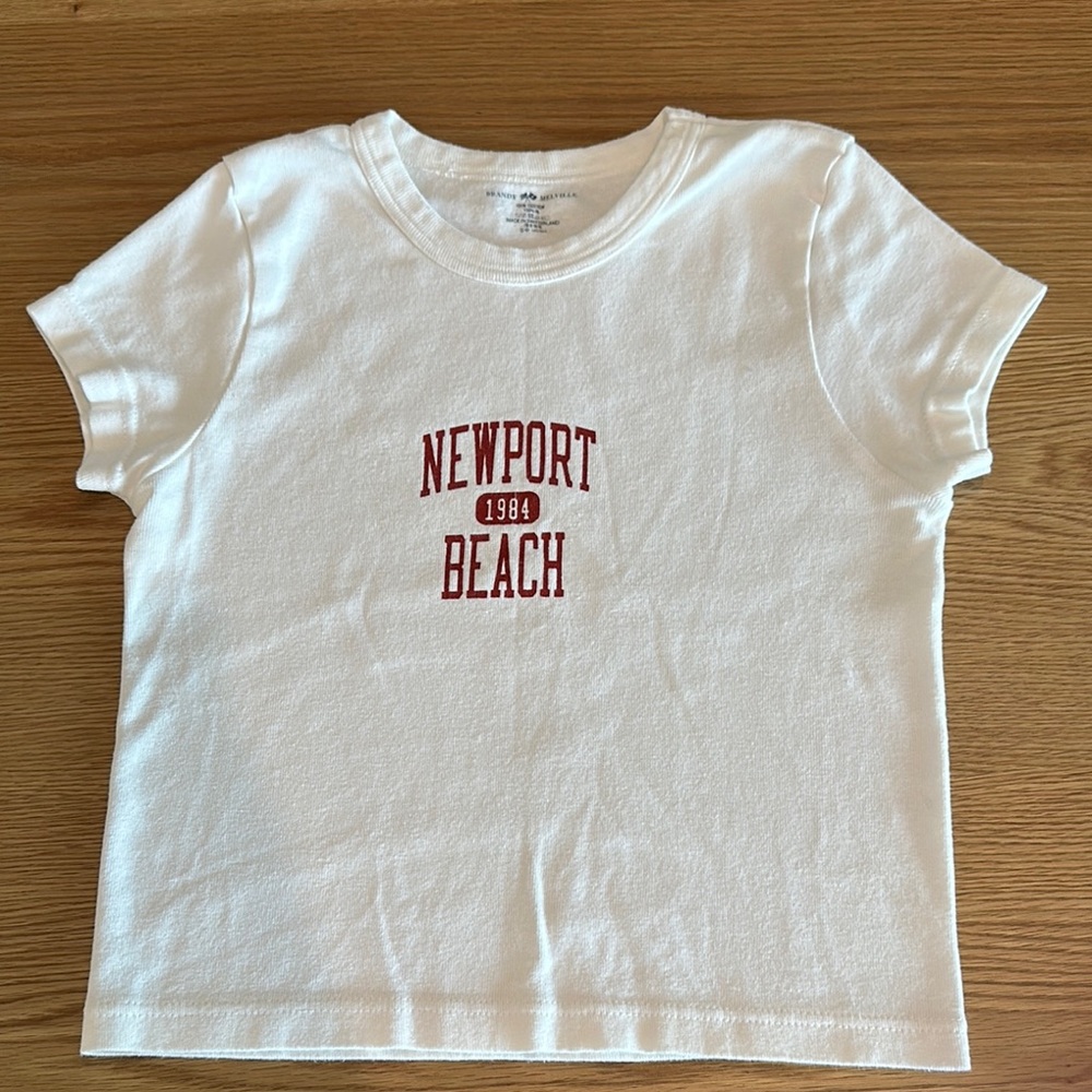 ❤️ Brandy Melville “Newport Beach” Tee ❤️